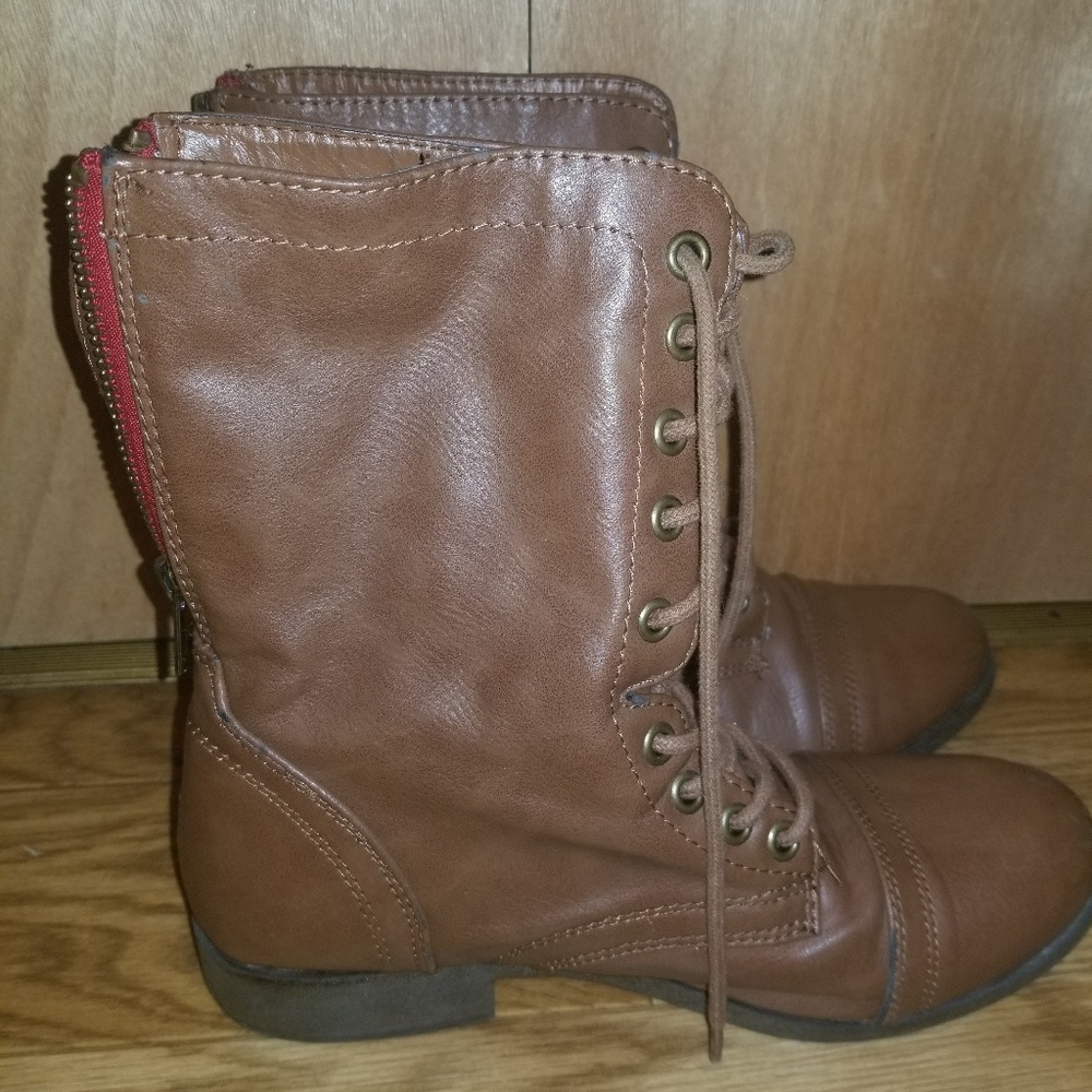 Combat boots